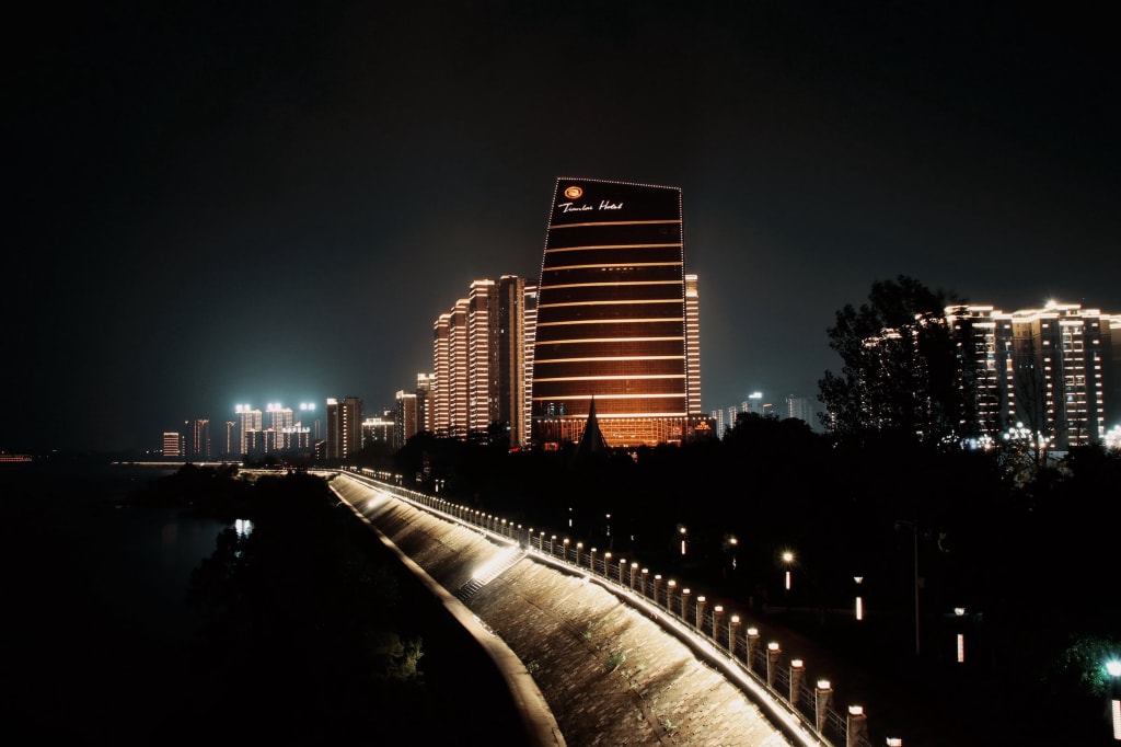 酒店外墻亮化.jpg 酒店外墻亮化.jpg